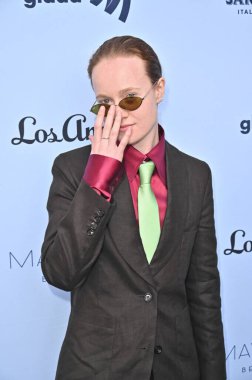 Beverly Hills, CA USA - 12 Haziran 2025 Liv Hewson LA Magazines Pride 2025 Kutlamalarına katıldı