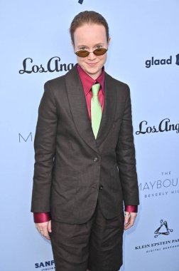 Beverly Hills, CA USA - 12 Haziran 2025 Liv Hewson LA Magazines Pride 2025 Kutlamalarına katıldı