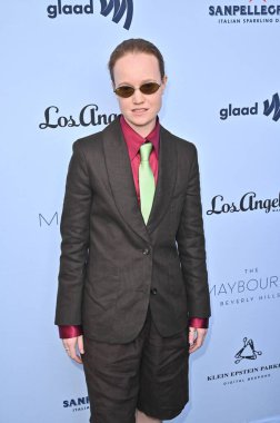 Beverly Hills, CA USA - 12 Haziran 2025 Liv Hewson LA Magazines Pride 2025 Kutlamalarına katıldı