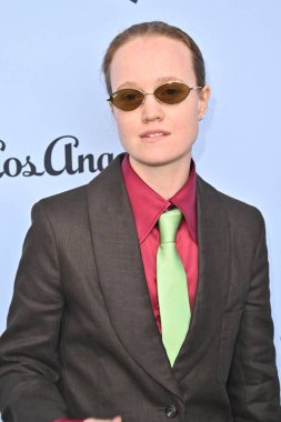 Beverly Hills, CA USA - 12 Haziran 2025 Liv Hewson LA Magazines Pride 2025 Kutlamalarına katıldı