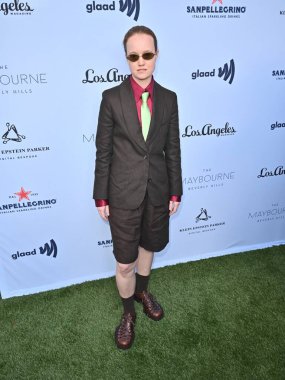 Beverly Hills, CA USA - 12 Haziran 2025 Liv Hewson LA Magazines Pride 2025 Kutlamalarına katıldı