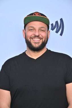 Beverly Hills, CA USA - 12 Haziran 2025: Daniel Franzese LA Magazines Pride 2025 Kutlamalarına katıldı