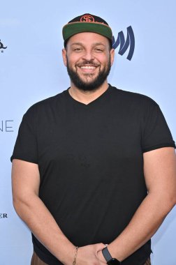 Beverly Hills, CA USA - 12 Haziran 2025: Daniel Franzese LA Magazines Pride 2025 Kutlamalarına katıldı