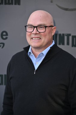 Los Angeles, CA USA - 18 Haziran 2025: Derek Haas geri sayım dizisinin prömiyerine katıldı