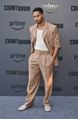 Los Angeles, CA USA - 18 Haziran 2025: Elliot Knight geri sayım serisinin prömiyerine katıldı
