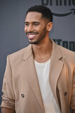 Los Angeles, CA USA - 18 Haziran 2025: Elliot Knight geri sayım serisinin prömiyerine katıldı