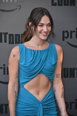 Los Angeles, CA USA - 18 Haziran 2025: Violett Beane geri sayım serisinin prömiyerine katıldı