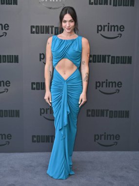 Los Angeles, CA USA - 18 Haziran 2025: Violett Beane geri sayım serisinin prömiyerine katıldı