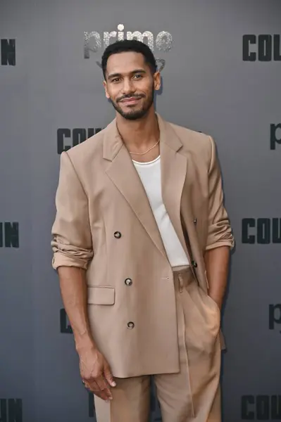 Los Angeles, CA USA - 18 Haziran 2025: Elliot Knight geri sayım serisinin prömiyerine katıldı