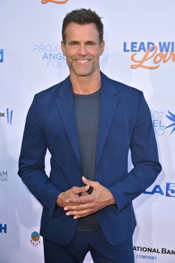 Los Angeles, CA USA - 28 Haziran 2025: Cameron Mathison KTLA 'da Angel Foods Lead With Love 6 Telethon projesine katıldı