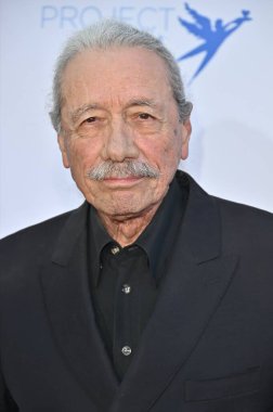 Los Angeles, CA USA - 28 Haziran 2025: Edward James Olmos KTLA 'da Angel Foods Lead With Love 6 Telethon projesine katıldı