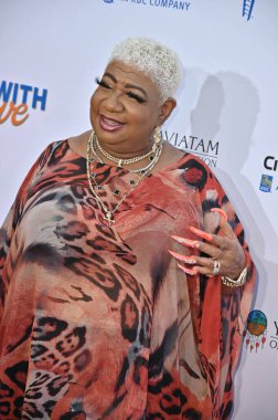 Los Angeles, CA USA - 28 Haziran 2025: Luenell KTLA 'da Angel Foods Lead With Love 6 Telethon projesine katıldı.