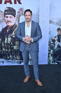 Hollywood, CA USA - 18 Ağustos 2025: Nick Wechsler İlkel Savaş filminin galasına katıldı