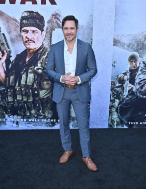 Hollywood, CA USA - 18 Ağustos 2025: Nick Wechsler İlkel Savaş filminin galasına katıldı