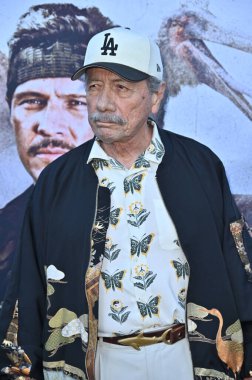 Hollywood, CA USA - 18 Ağustos 2025: Edward James Olmos İlkel Savaş filminin galasına katıldı