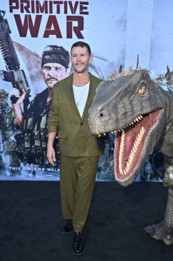 Hollywood, CA USA - 18 Ağustos 2025: Ryan Kwanten İlkel Savaş filminin galasına katıldı