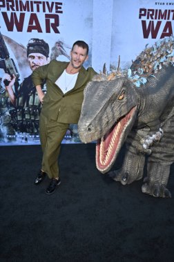 Hollywood, CA USA - 18 Ağustos 2025: Ryan Kwanten İlkel Savaş filminin galasına katıldı