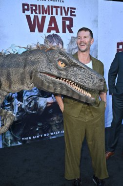 Hollywood, CA USA - 18 Ağustos 2025: Ryan Kwanten İlkel Savaş filminin galasına katıldı