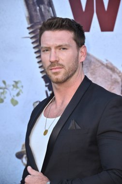 Hollywood, CA USA - 18 Ağustos 2025: Jesse Cove İlkel Savaş filminin galasına katıldı