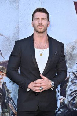 Hollywood, CA USA - 18 Ağustos 2025: Jesse Cove İlkel Savaş filminin galasına katıldı