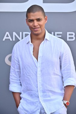 Hollywood, CA USA - 19 Ağustos 2025: Delon De Metz The Bold and The Beautiful New Studio Celebration 'a katıldı