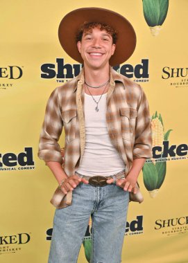 Hollywood, CA USA - 20 Ağustos 2025: Chanse McCrary Shucked 'in açılış gecesine katıldı