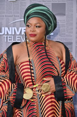 Los Angeles, CA USA - 27 Ağustos 2025: Gbemisola Ikumelo Peacocks serisinin prömiyerine katıldı