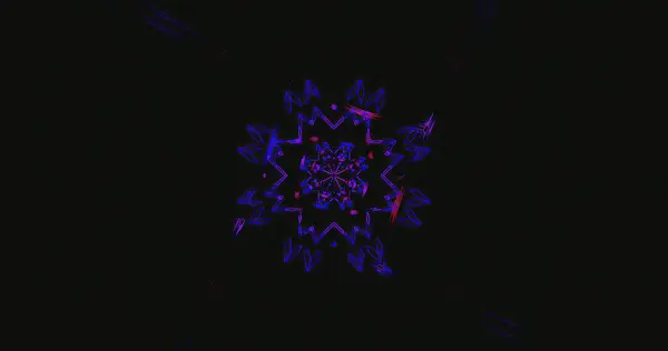 Parlak desenler, siyah arka planda parlayan mavi ve mor tonlarda karmaşık bir mandala oluşturur. Girdaplar ve şekiller büyüleyici bir görsel deneyim yaratır..