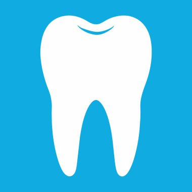 Çarpıcı beyaz bir diş, parlak mavi bir arkaplanda göze çarpar, cesur ve göz alıcı bir görsel kontrast yaratır.