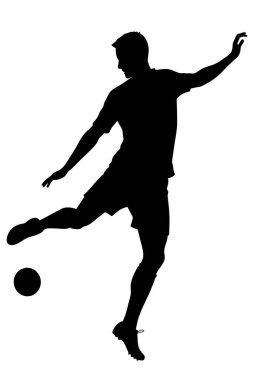 Orta sahada bir futbolcunun yüksek kontrastlı silueti topa dinamik bir şekilde yoğun bir şekilde vuruyor..