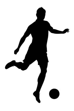 Orta sahada bir futbolcunun yüksek kontrastlı silueti topa dinamik bir şekilde yoğun bir şekilde vuruyor..