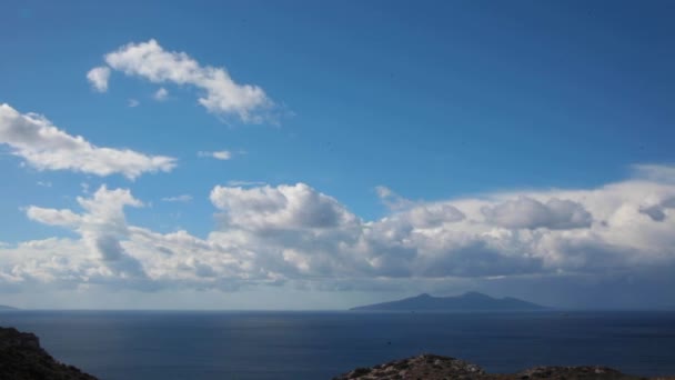 Wolken Und Zeit Strömen Über Die Insel Nisyros Blauer Himmel — Stockvideo
