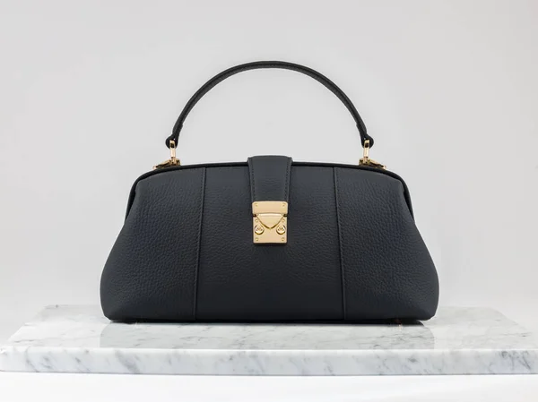 Women Bag Luxury Black Leather Handbag White Background Marble Floor — Stock Photo, Image