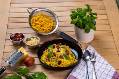 Masada köfteli makarna..