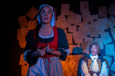 03.29.2024 ISTANBUL TURKEY - İstanbul 'da bir tiyatro sahnesi var ve oyuncular 