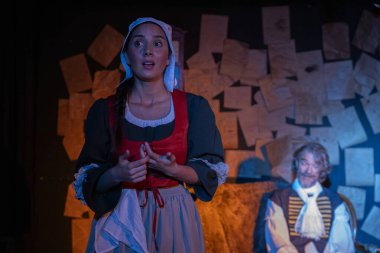 03.29.2024 ISTANBUL TURKEY - İstanbul 'da bir tiyatro sahnesi var ve oyuncular 