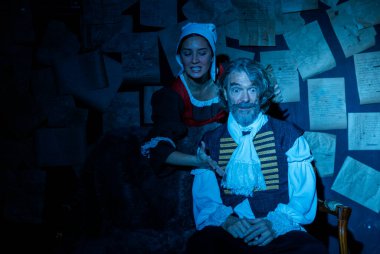 03.29.2024 ISTANBUL TURKEY - İstanbul 'da bir tiyatro sahnesi var ve oyuncular 