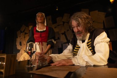 03.29.2024 ISTANBUL TURKEY - İstanbul 'da bir tiyatro sahnesi var ve oyuncular 