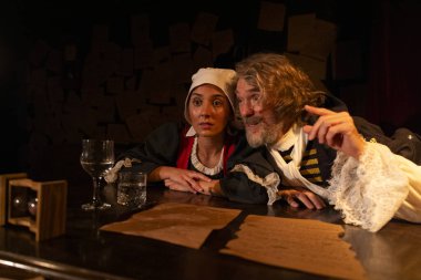 03.29.2024 ISTANBUL TURKEY - İstanbul 'da bir tiyatro sahnesi var ve oyuncular 