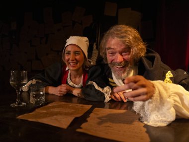 03.29.2024 ISTANBUL TURKEY - İstanbul 'da bir tiyatro sahnesi var ve oyuncular 