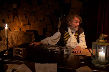 03.29.2024 ISTANBUL TURKEY - İstanbul 'da bir tiyatro sahnesi var ve oyuncular 