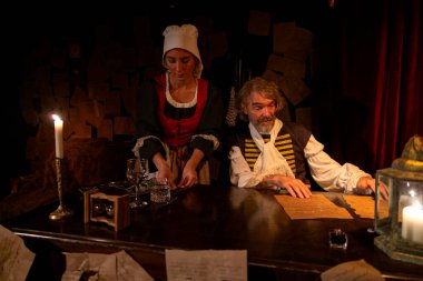 03.29.2024 ISTANBUL TURKEY - İstanbul 'da bir tiyatro sahnesi var ve oyuncular 