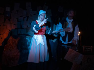 03.29.2024 ISTANBUL TURKEY - İstanbul 'da bir tiyatro sahnesi var ve oyuncular 