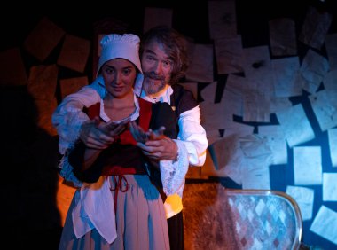 03.29.2024 ISTANBUL TURKEY - İstanbul 'da bir tiyatro sahnesi var ve oyuncular 