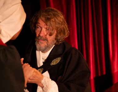 03.29.2024 ISTANBUL TURKEY - İstanbul 'da bir tiyatro sahnesi var ve oyuncular 