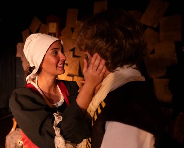 03.29.2024 ISTANBUL TURKEY - İstanbul 'da bir tiyatro sahnesi var ve oyuncular 