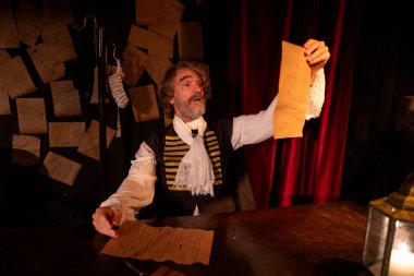 03.29.2024 ISTANBUL TURKEY - İstanbul 'da bir tiyatro sahnesi var ve oyuncular 