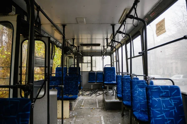 Dnipro Ukraina Listopada 2022 Wózek Autobusowy Uszkodzony Przez Atak Rakietowy — Zdjęcie stockowe