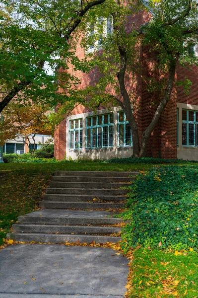 东Lansing 2022年10月18日 密执安州立大学教堂后花园的台阶 高质量的照片 — 图库照片