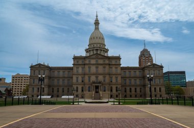 Lansing MI - 6 Mayıs 2023: Michigan Eyaleti Kongre Binası, ABD 'nin Michigan eyaletinin yasama organlarını barındıran binadır.